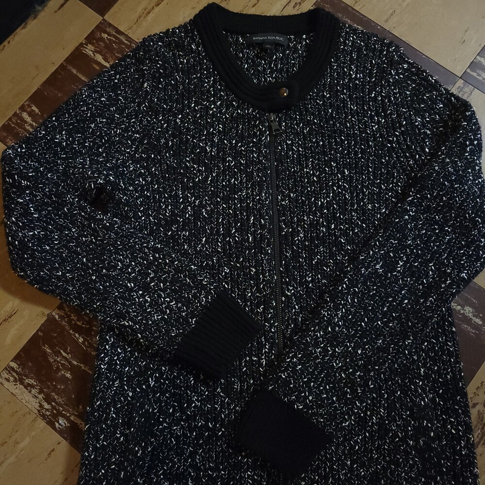 Banana Republic Medium Black and White Zip-Up Knit Sweater Jacket